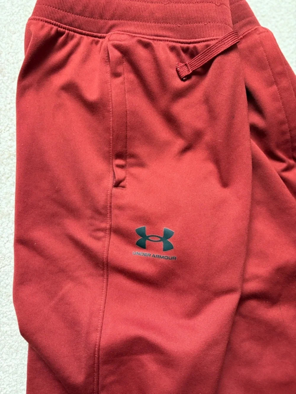 Under Armour Deep Red Joggers Youth Large YLG Athletic Sweatpants Boys Unisex